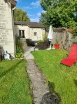 House 20 min from Paris (line h) + CDG airport link. 5 min walk to transport. - บังกะโล