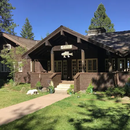 Historic Point Comfort Lodge on Upper Klamath Lake at Rocky Point
