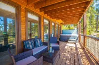 🕹️Arcade ♨️Hot Tub👑King Bed🏔️2 Decks🔭-Base Camp Mountain Chalet - 4-Star