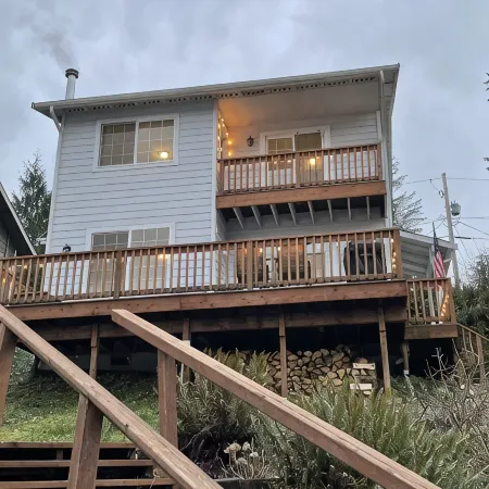 Cozy Lakeside Cottage 1.5 hours from Seattle