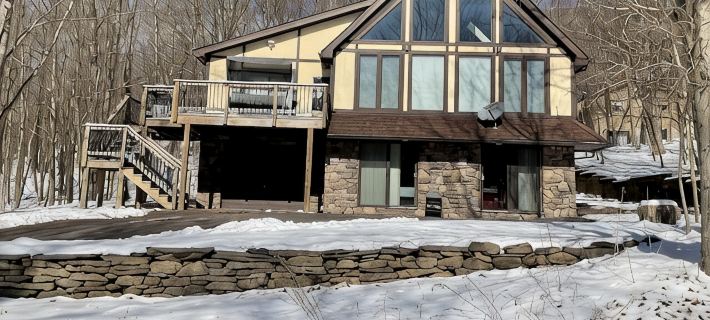 Home in amenity filled Hideout community with hot tub, fire pit, theater room! Hotels in Wayne County