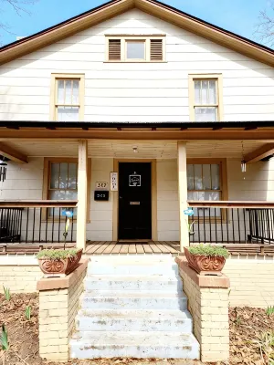 House on Avenue near Lenoir Rhyne University College