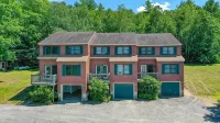 Hidden Gem! Large 3BR Condo, minutes to Pleasant Mtn! 40 Minutes to Sunday River - Wi-Fi
