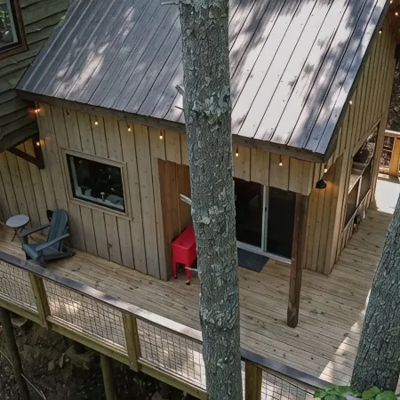 Al's Nest: Secluded Treehouse Overlooking Creek