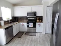 Spacious New Refurnished and Decorated 5-Bedrooms Mickey Mouse Pool House - مسبح