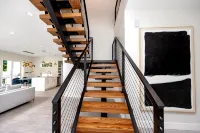 New modern home with salt water heated pool located minutes from SiestaKey Beach - สระว่ายน้ำส่วนตัว