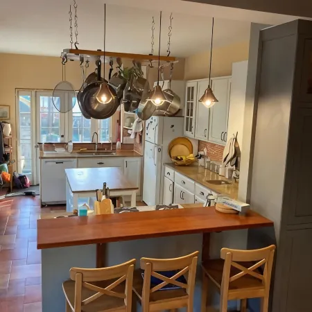Beautiful, family-friendly home with yard and patio near Tufts, 10 min to Boston