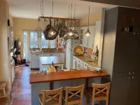 Beautiful, family-friendly home with yard and patio near Tufts, 10 min to Boston - Apartments
