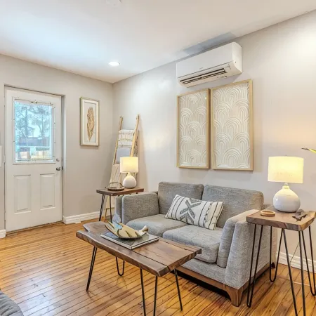 Cozy, dog-friendly, downtown