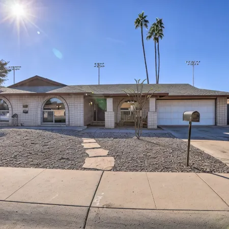Beautiful 4 Bedroom 2 Bathroom with Pool and Pool Table for Your Entertainment