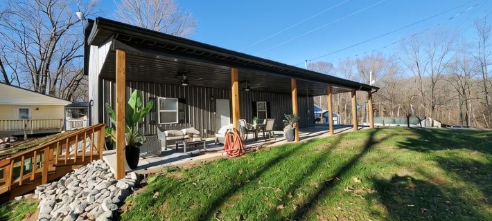 Lakeshore Cottage in Cadiz, Ky has waterfront panoramic views of Lake Barkley! Hoteles en Condado de Trigg