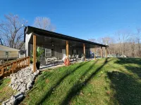 Lakeshore Cottage in Cadiz, Ky has waterfront panoramic views of Lake Barkley! Hotels in Trigg County
