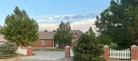 Family-Friendly 4-Bed Basement w/ Lush Yard, Views & Parking - 3-Star