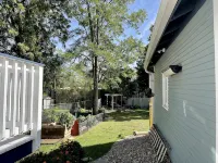 Historic Blue House • Near Downtown • Dog Friendly - บังกะโล