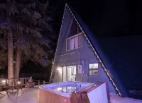 Pet Friendly, 10 Guests, Walking Distance to Payette Lake/Downtown, Hot Tub! - Hot Tub