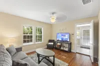 Southern Comfort 2-BR Cottage-Downtown Inverness - Homestays