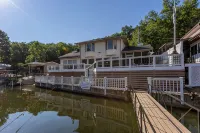 Lakefront Retreat w/ Private Dock & Large Deck – Family-Friendly Fun! - Homestays