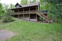 Crystal-Clear Ham Lake Family Cabin, Deck, Water Toys, 2 Hours from MSP - Chalets