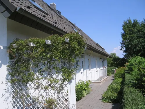 July 15–19: Off!  Cozy Vacation Rental with a Balcony, 2 Bedrooms, and a Parking Space in Grömitz - Apartments