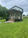 The Flint House! Lovely Cabin located in beautiful Campbellsville Ky. - 3-Star