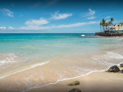 Beach Just Steps Away/Breathtaking Mountain Views - 2 Bed/2 Bath - Great Value!!
