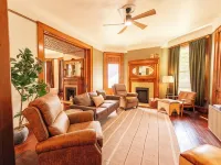 4-bedroom house in historic downtown Xenia w/WiFi, AC. Book your stay now!