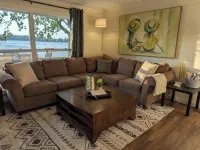 Cozy 3-bedroom cabin just steps from the lake! - Feriehus