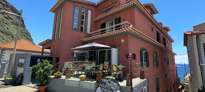 Boutique Hotel Jardim do Mar Hotel di Estreito da Calheta