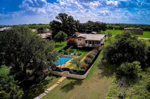 Sandy Feet Retreat on LBJ - Pool, Hot Tub, Kayaks - Pool