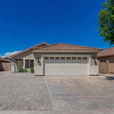 Gilbert Luxury Remodel ~ EV Charger, 1-Level Comfort, Family & Pet-Friendly