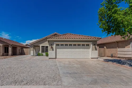 Gilbert Luxury Remodel ~ EV Charger, 1-Level Comfort, Family & Pet-Friendly - Bathtub