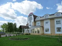 Корона - С бассейном