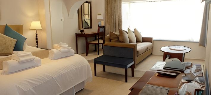 Cameron House Hotels in Salisbury