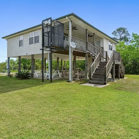 Peaceful Waterfront Summer Escape! Sunshine, King Suite, Private Dock