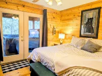 6BDRM Cabin only 10 mins to Alpine Helen/ Hot Tub/ Firepit/ Game Room/ Satellite - 3-Star