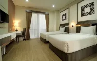 Mandiri Mansion - parking