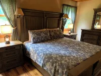 Cozy mountain cabin retreat in the beautiful Nantahala mountains! - Country Houses