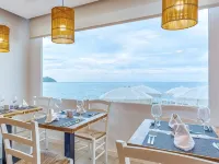 โรงแรม อะโตลอน และ คาอาฟู บีช คลับ โรงแรมในLlevant