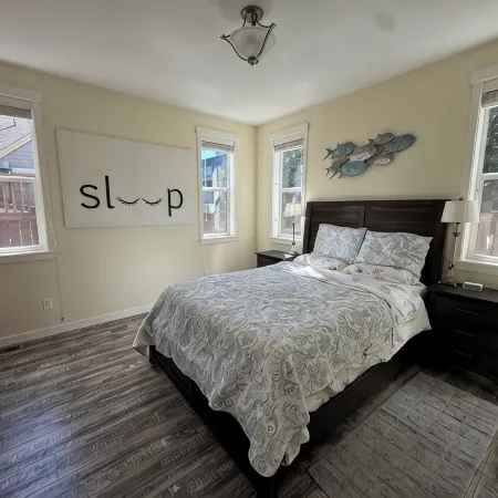 Family & Pet Paradise 2BR 2BA Home, Fenced Yard, Private Wi-Fi, Great Location