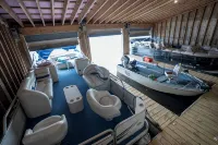 #2 Lakefront Hamlin Lake Retreat - Sleeps 10 - 4-Star