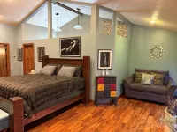 Gorgeous 6-bedroom, 5 bath house with magnificent view of the river in Ft Pierre Hotels in Stanley County