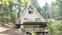 Emerson's Chalet: Family Friendly A-Frame Cabin Close To Everything - Hytter