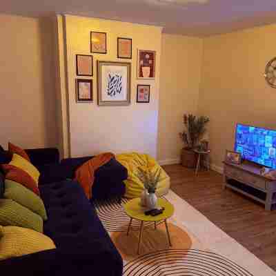 Charming Holiday House in Dudley Comfort and Convenience Await Others