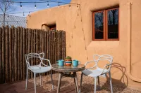 Luxurious Casita del Sol - 5 Min. Walk to Plaza - Private Backyard - Fireplace - Condos