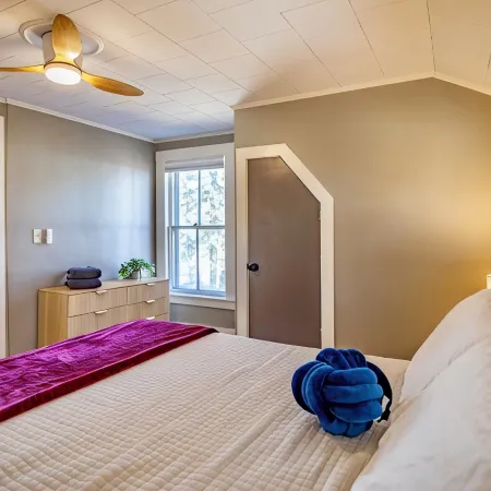North Conway Adventure Hub! Walk to Shops & Dining. All New! Deck, Grill, Lawn