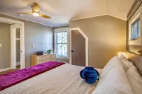 North Conway Adventure Hub! Walk to Shops & Dining. All New! Deck, Grill, Lawn