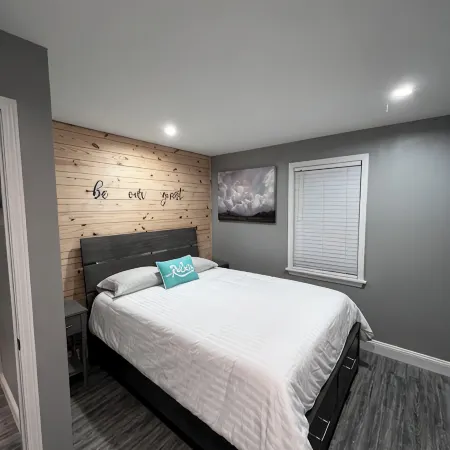 Charming 2-bedroom bungalow in Smithfield with AC, WiFi, washer and dryer