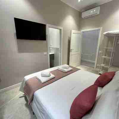 Newly renovated apartment, 10 minutes from the historic center and station. Rooms