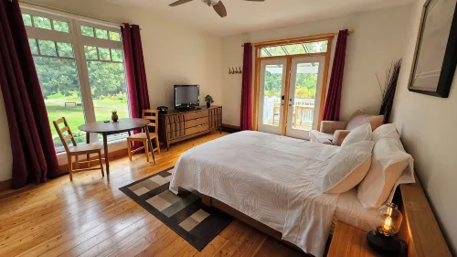 Coastal Hideaway Private Suite