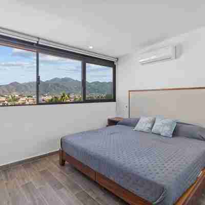well located Apartment with pool and private Terrace, overlooking The city. Rooms